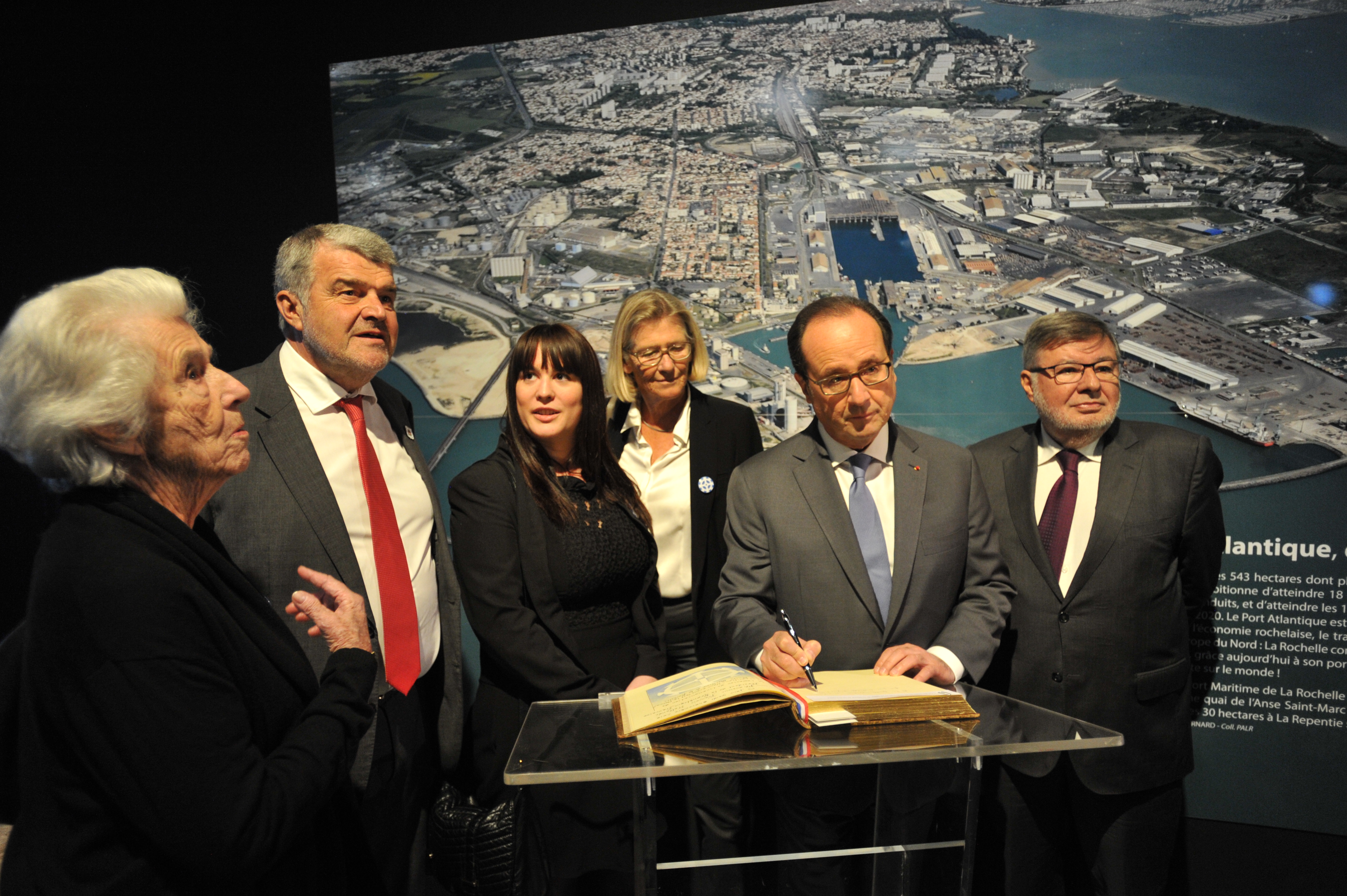 François Hollande inaugure l’exposition